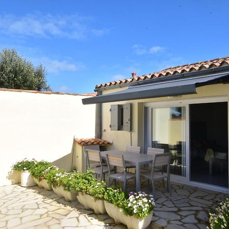 Large Studio Close To The Beach Saint-Martin-de-Re Bagian luar foto