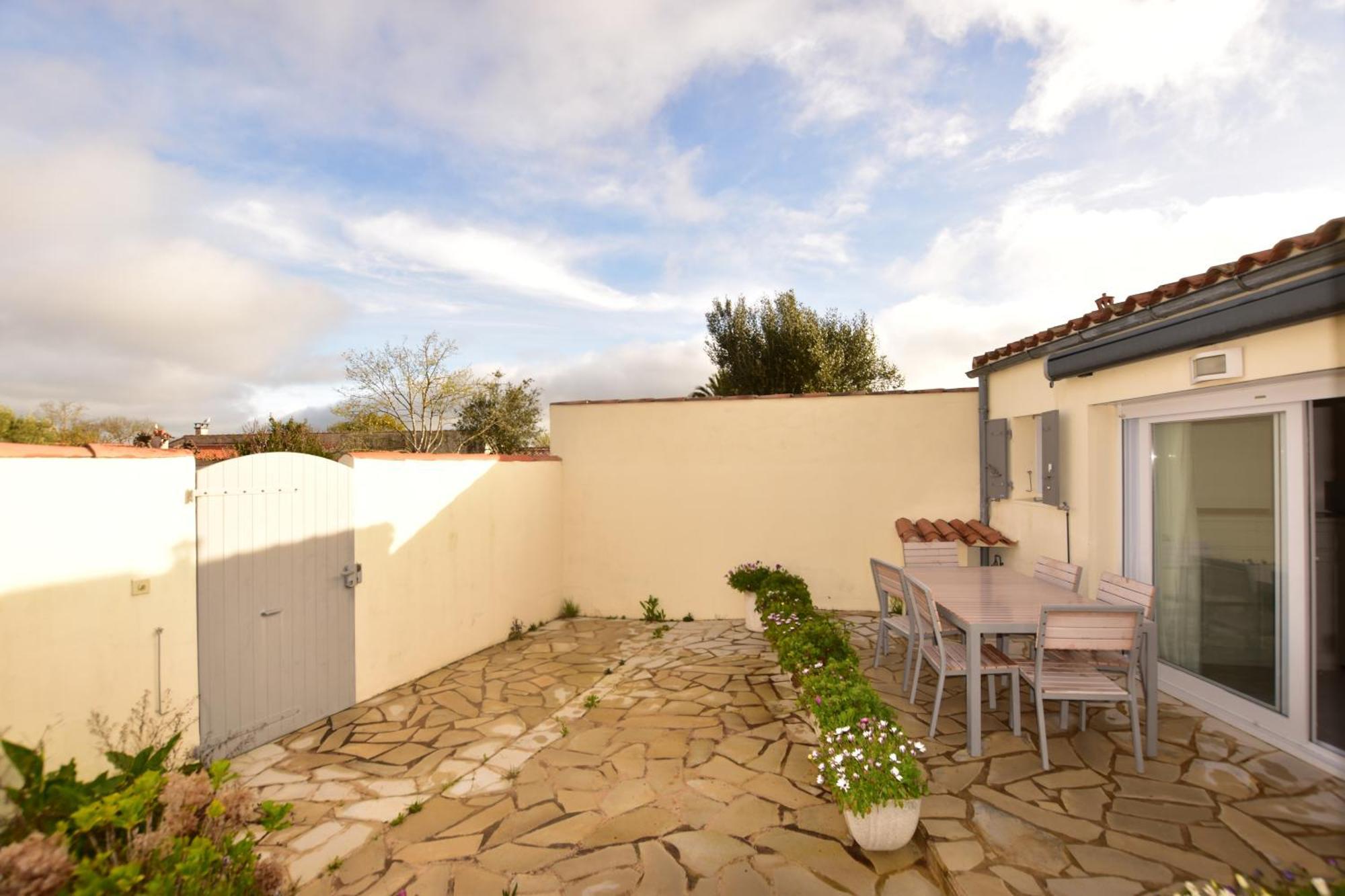 Large Studio Close To The Beach Saint-Martin-de-Re Bagian luar foto