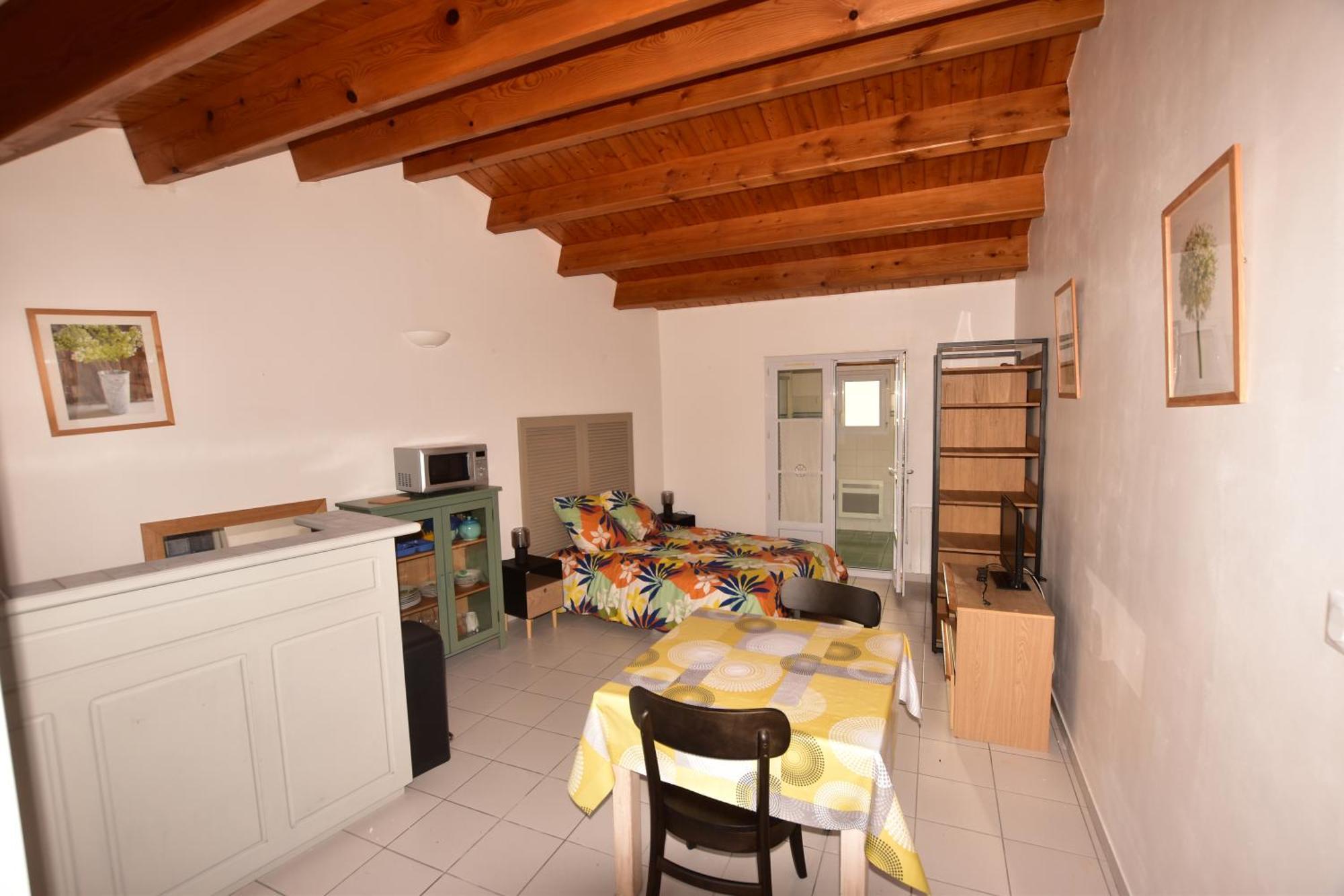 Large Studio Close To The Beach Saint-Martin-de-Re Bagian luar foto