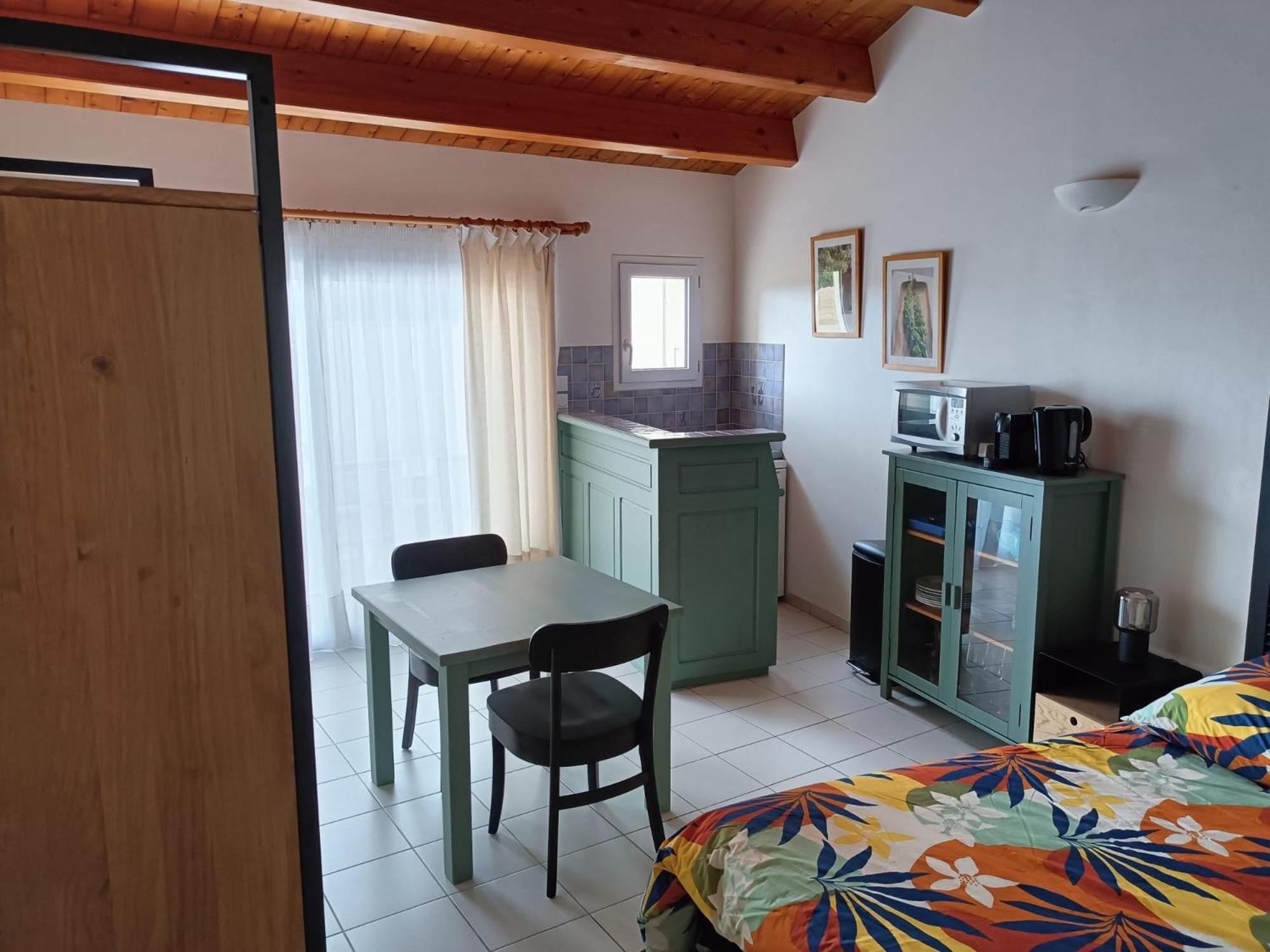 Large Studio Close To The Beach Saint-Martin-de-Re Bagian luar foto